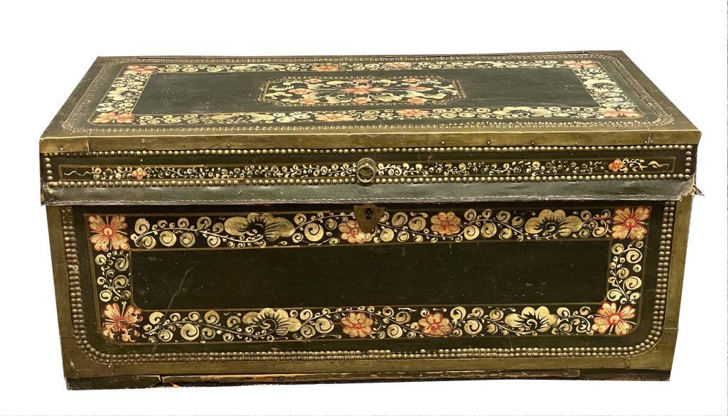 CHINA TRADE CAMPHORWOOD PAINT DECORATED CHEST LEATHER (1 of 6)