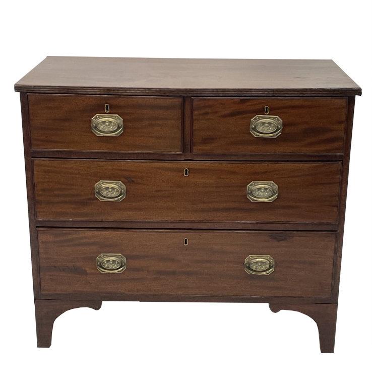 DIMINUTIVE 4 DRAWER MAHOGANY ENGLISH COMMODE C. 1810 (30" TALL X 33" WIDE X 18" DEEP): DIMINUTIVE 4 DRAWER MAHOGANY ENGLISH COMMODE C. 1810 (30" TALL X 33" WIDE X 18" DEEP)