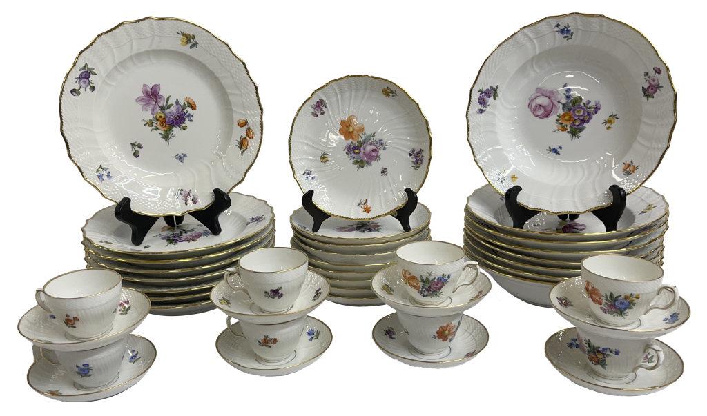 ROYAL COPENHAGEN "SAXTON FLOWER" SERV. FOR 8 DINNER SET (1 of 13)