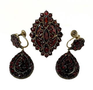 VICTORIAN GARNET EARRINGS & COCKTAIL RING: VICTORIAN GARNET EARRINGS & COCKTAIL RING