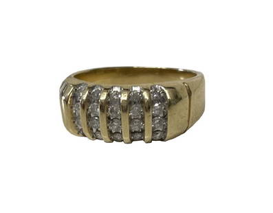 DIAMOND & YELLOW GOLD RING, APPROX. 6.1 DWT SIZE 10: DIAMOND & YELLOW GOLD RING, APPROX. 6.1 DWT SIZE 10