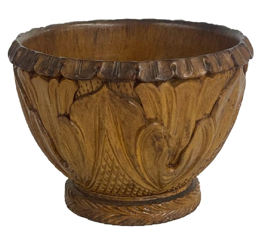 TREEN WARE CUP WITH EXCELLENT CARVING 3" T X 4" D: TREEN WARE CUP WITH EXCELLENT CARVING 3" T X 4" D