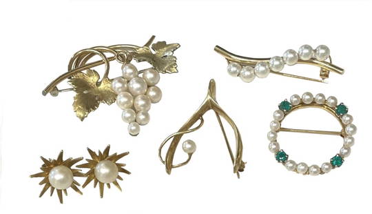 4 GOLD & PEARL BROOCHES & 1 PR PEARL POST EARRINGS APPROX. 14.7 DWT: 4 GOLD & PEARL BROOCHES & 1 PR PEARL POST EARRINGS APPROX. 14.7 DWT