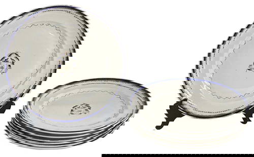 8 - 9 3/4" CHINA TRADE PORCELAIN DINNER PLATES WITH ARMORIAL CRESTS: 8 - 9 3/4" CHINA TRADE PORCELAIN DINNER PLATES WITH ARMORIAL CRESTS
