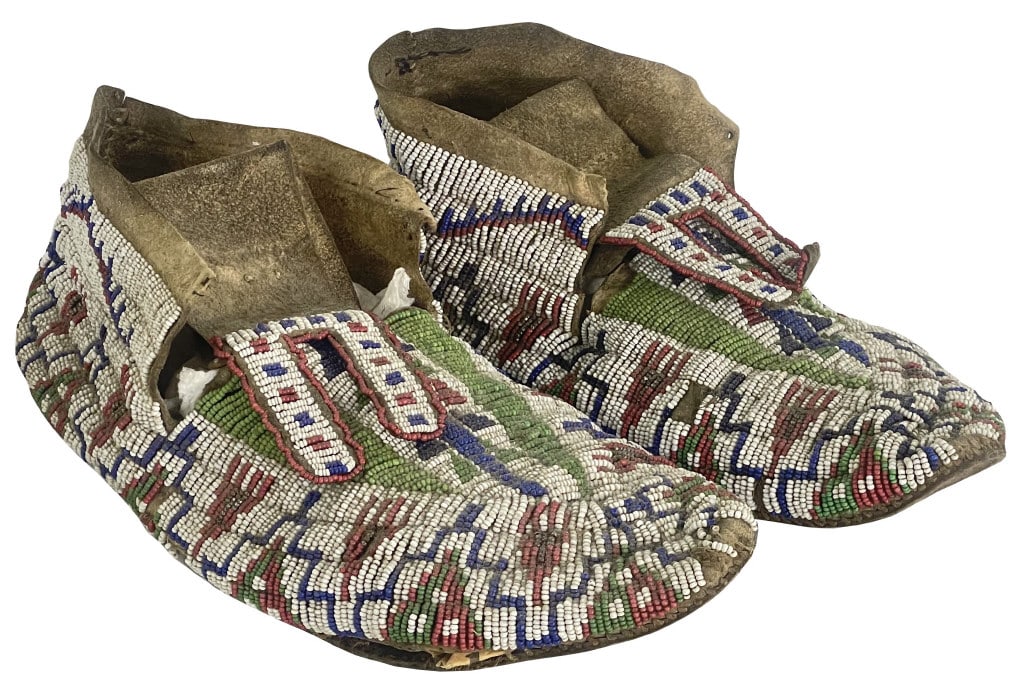 PAIR OF SIOUX MOCCASINS, 11" LONG SOME LOSSES (1 of 4)