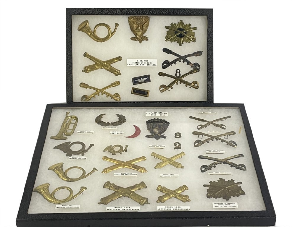 2 TRAYS OF CIVIL WAR HAT INSIGNIAS (1 of 4)