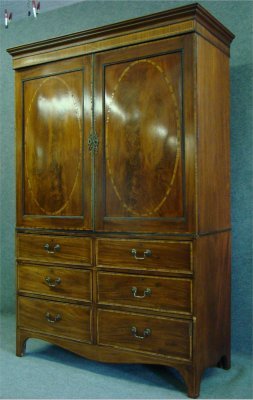 C.1800 English Mahogany Hepplewhite Linen Press: C.1800 English Mahogany Hepplewhite Linen Press