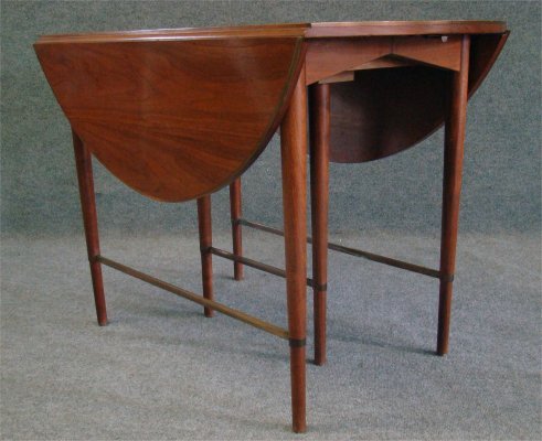 C.1950's Paul McCobb Dropleaf Extension Table: C.1950's Paul McCobb Dropleaf Extension Table With Four Leaves, 48" X 40 1/2" Open, 22" X 40 1/2" Closed & 92" X 40 1/2" Extended. this table measures 29 1/2" tall
