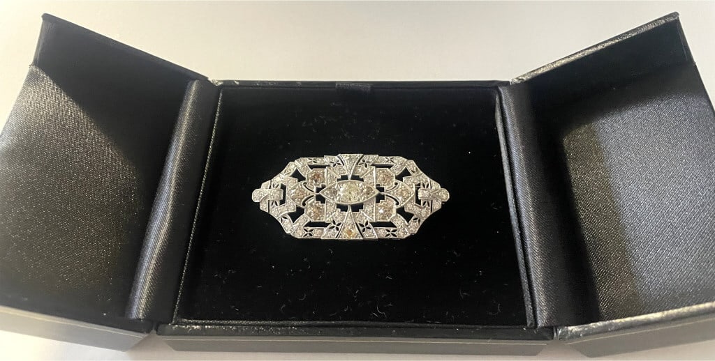 DIAMOND & PLATINUM ART DECO PENDANT/ BROOCH 1/2 CARAT CENTER STONE FLANKED BY 52 CUT DIAMONDS APPROX (1 of 8)