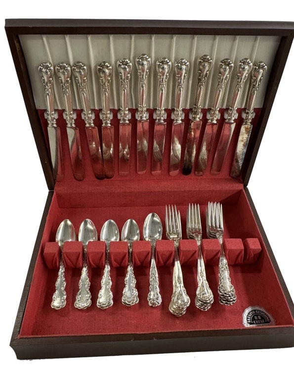 24 PCS GORHAM "CHANTILLY", 13 WHITING TEASPOONS & 6 GORHAM BUTTERCUP TEASPOONS & 6 FORKS APPROX. 43 (1 of 11)