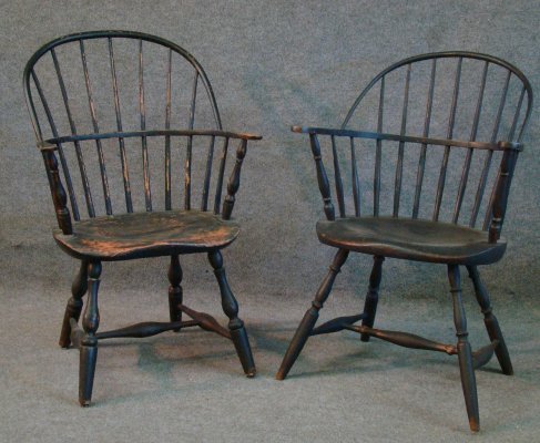 Two Bow Back Windsor Armchairs With Bulbous Turnin: Two Bow Back Windsor Armchairs With Bulbous Turnings