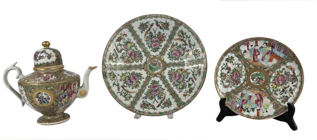 1ST PERIOD ROSE MEDALLION TEA POT W/ DOME LID, 14" CHARGER & 9 1/2" PLATE (TEAPOT 10 1/2" X 11" )
