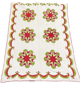 19THC. HAND STITCHED TRAPUNTO APPLIQUED QUILT WORN BINDING, 92" X 67"