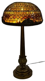 LEADED GLASS DOME TOP TABLE LAMP