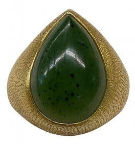 14KT YELLOW GOLD AND JADE RING APPROX. 11.5 DWT APPROX. 8 1/2 RING SIZE