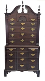 18THC. MAHOGANY BLOCK FRONT CHEST ON CHEST BROKEN ARCH TOP & MEDIAL DROP, RESTORATION TO BROKEN ARCH