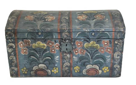 PAINT DECORATED DOME TOP BOX LINED W/ 18THC. NEW ENGAND NEWSPAPER 11" X 20" X 10 1/2"