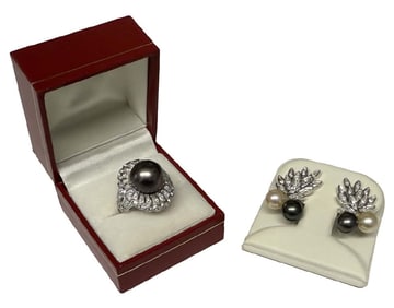 DIAMOND & SO. SEA PEARL RING & EARRING ENSEMBLE IN 18KT WHITE GOLD. RING 1CT TCW, 12 MM PEARL SIZE