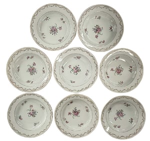 8 CHINA TRADE PORCELAIN SOUP PLATES C. 1760 HAND PAINTED DECORATION, 9" DIAM