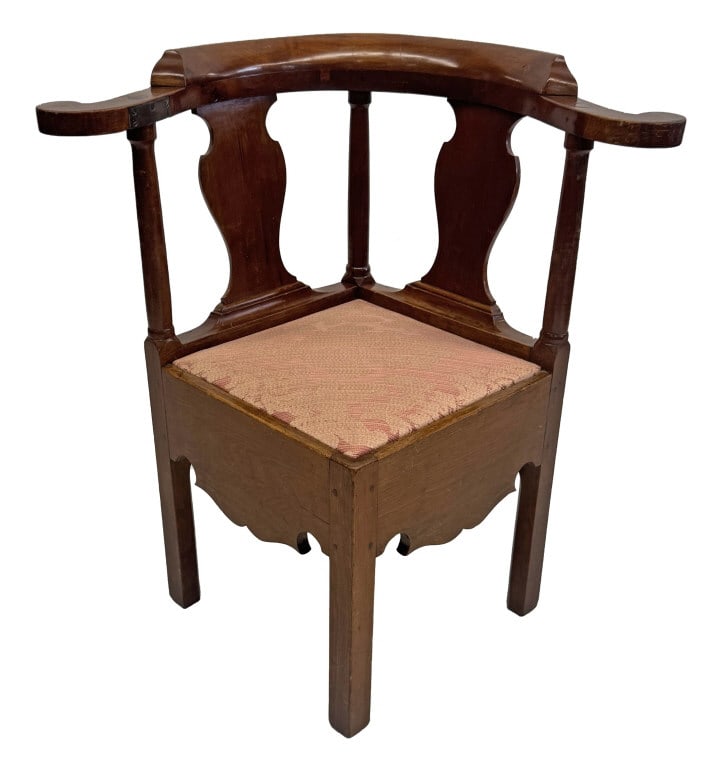 CHIPPENDALE CORNER CHAIR,18TH OR 19THC. 33 1/2" X 31 3/4" X 25": CHIPPENDALE CORNER CHAIR,18TH OR 19THC. 33 1/2" X 31 3/4" X 25"