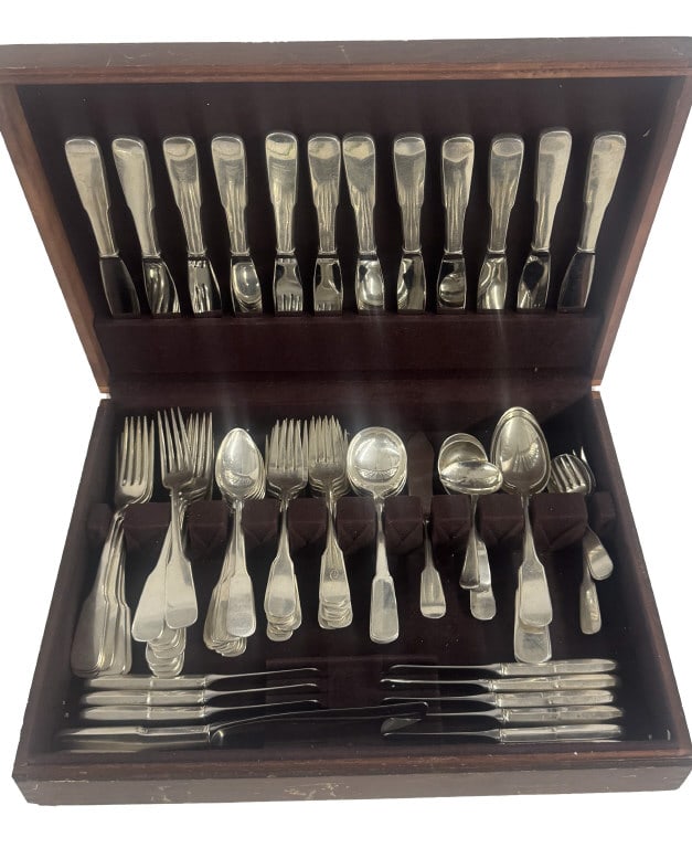 SET OF INTERNATIONAL STERL. SILVER FLATWARE, 1810 PATTERN, 80 PCS. INC. SERVING PCS APPROX. 95.2 (1 of 4)