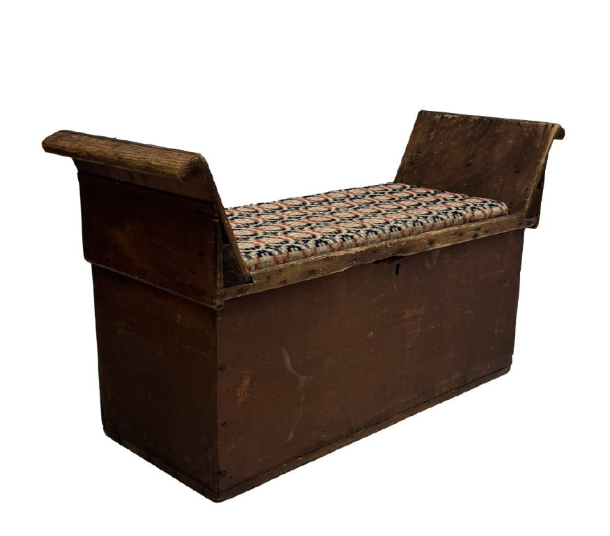 PRIMITIVE PINE STORAGE BENCH IN ORIG RED PAINT W/ HOMESPUN CUSHION 21" X 37" X 14" (1 of 8)