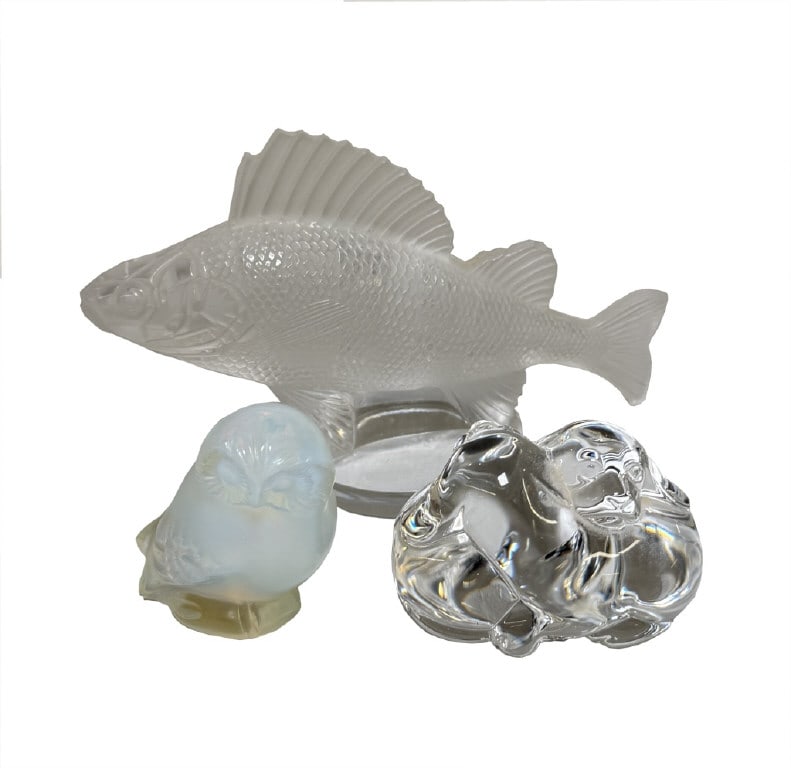 LALIQUE OPALESCENT FISH & OWL & STEUBEN GLASS PUPPIES (FISH 3 1/2" X 6 1/2" ) (1 of 9)