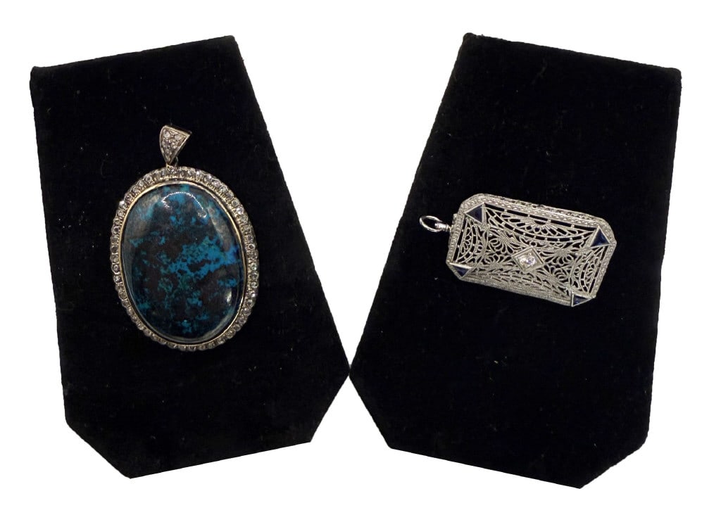 CHRYSOCOLLA IN 18KT BEZEL WITH PAVE DIAMONDS & 14K WHITE GOLD FILIGREE PIN / PENDANT W/ DIAM.: CHRYSOCOLLA IN 18KT BEZEL WITH PAVE DIAMONDS & 14K WHITE GOLD FILIGREE PIN / PENDANT W/ DIAM. 14K=2.5 18K= 15 DWT