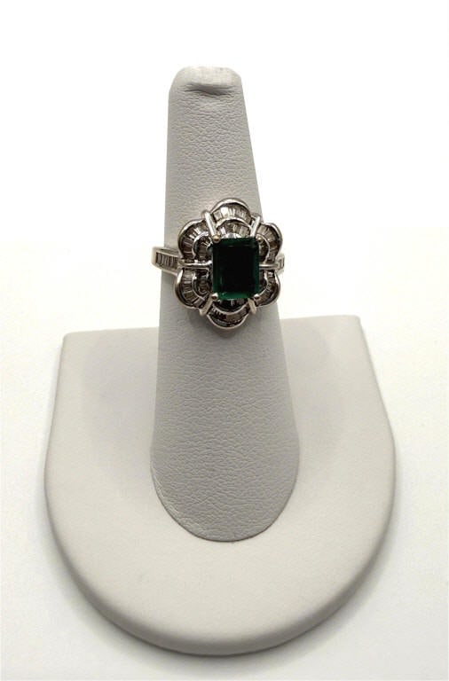 18KT GOLD EMERALD & DIAMOND RING EMERALD APPROX. 1.45 DIAM TCW APPROX. 1.02 RING SIZE 5 1/2 APPROX.: 18KT GOLD EMERALD & DIAMOND RING EMERALD APPROX. 1.45 DIAM TCW APPROX. 1.02 RING SIZE 5 1/2 APPROX. 5.2 DWT