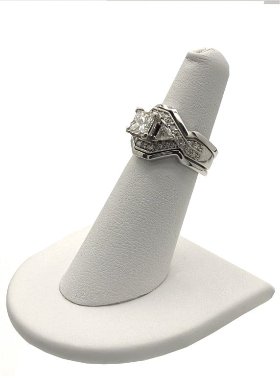 PRINCESS CUT DIAMOND RING FLANKED BY TRILLIAN CUT SIDE STONES & 2 MATCHING BANDS ALL MARKED 14KT (1 of 6)
