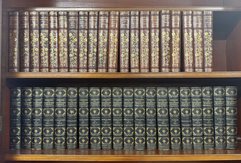 2 SETS LEATHER BOUND BOOKS 20 VOL SET EARL OF BEACONSFIELD & 20 VOL CORTIERS & FAVORITES OF ROYALTY (1 of 11)