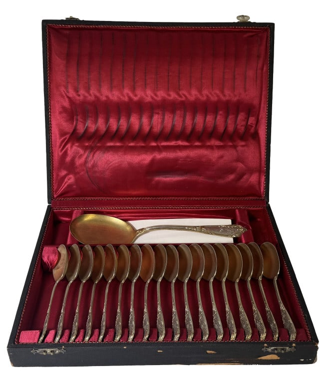 BOXED SET OF .800 FINE SILV SPOONS & SERVING SPOON GOLD WASHED BOWLS & HIGHLIGHTS APPROX. 15.1 TROY (1 of 6)