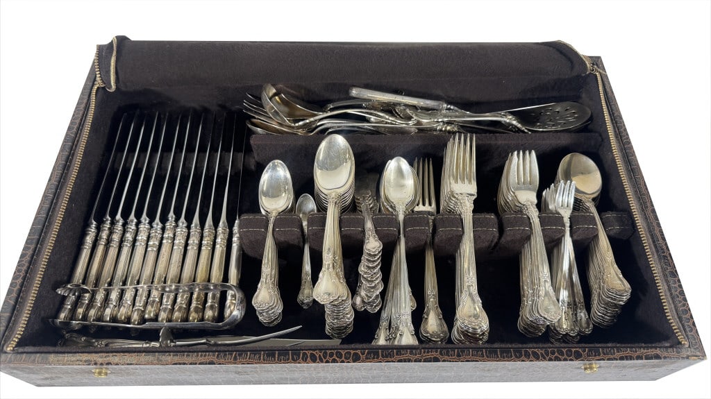 STERL.SILV. FLATWARE BY GORHAM "CHANTILLY" PATTERN 178 PCS PLUS 8 ASST'D. SERV. PCS. 190 TROY OZ (1 of 20)