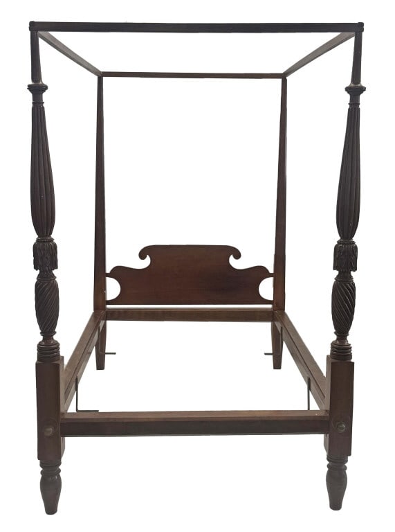SALEM /NORTH SHORE MAHOGANY CARVED POST TESTER BED INSIDE 69" X 44 1/2" OUTSIDE 73 3/4" X 52" (1 of 5)