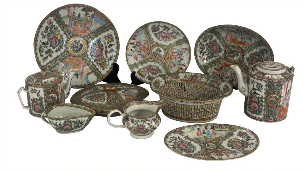 10 PCS. ROSE MEDALLION INC. CHESTNUT BASKET,TEAPOT COV. VEG, LOW BOWL, CHARGER & SAUCE BOAT (1 of 18)