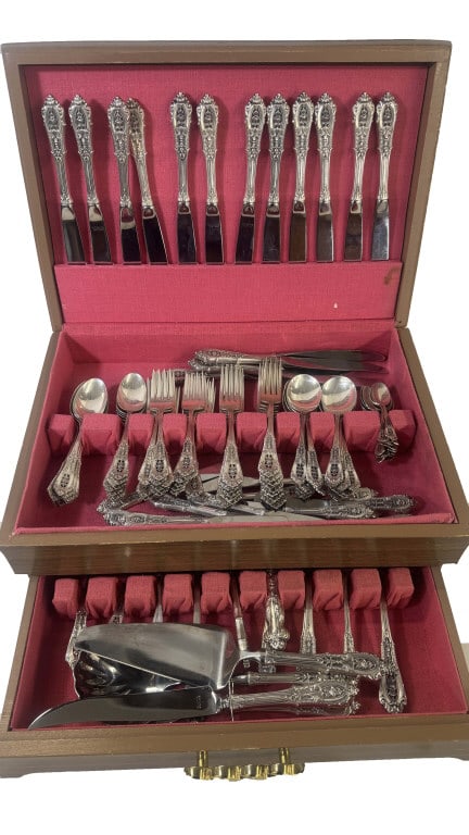 STERLING FLATWARE BY GORHAM "CLASSIC BOUQUET" PATTERN 29 PCS. APPROX. 32 TROY OZ (1 of 7)