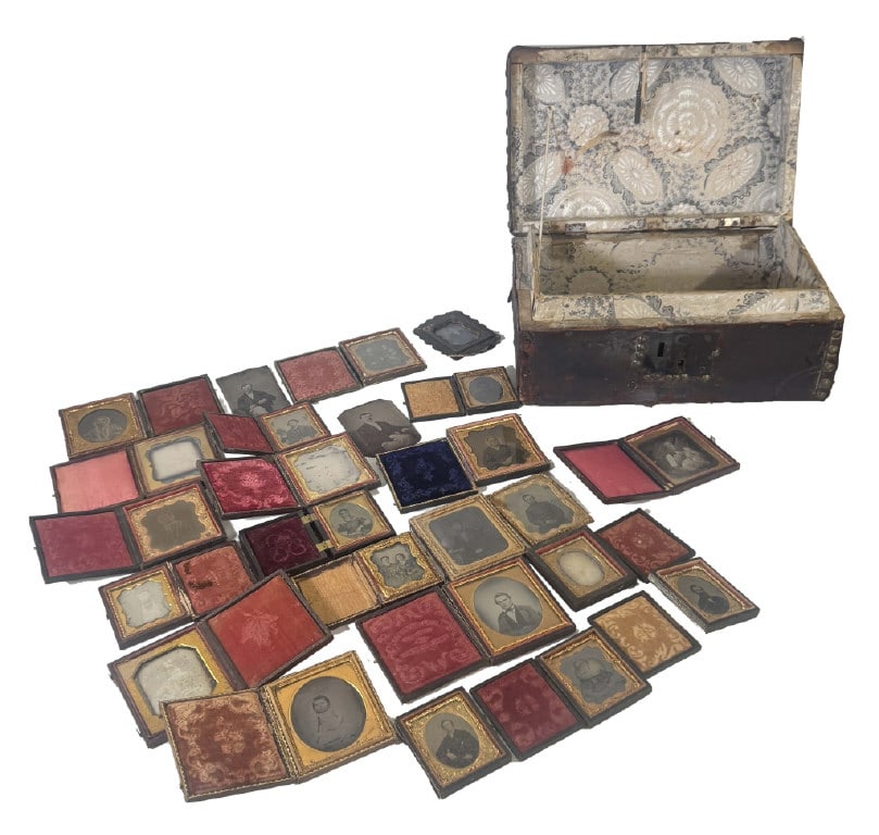 LEATHER BOUND BOX WITH EARLY DAGS & AMBROTYPES INC. 1 OCCUPATIONAL & 1 SOLDIER (1 of 14)