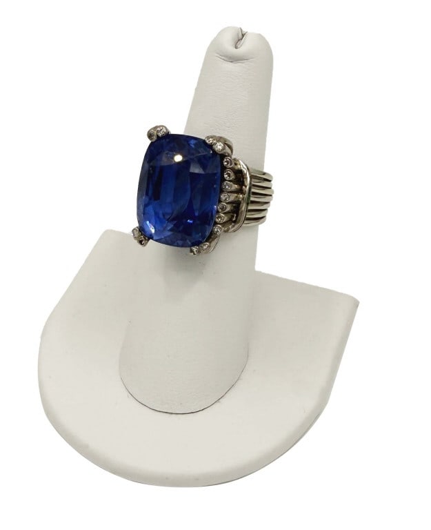 BERILLIUM TREATED SAPPHIRE SET IN 14KT WHITE GOLD W/ GREEN STONES & DIAM. ACCENTS 6.5 RING SIZE: BERILLIUM TREATED SAPPHIRE SET IN 14KT WHITE GOLD W/ GREEN STONES & DIAM. ACCENTS 6.5 RING SIZE APPROX. 11.3 DWT