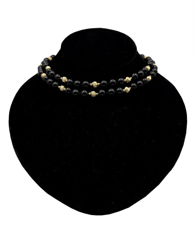 30" STRAND OF ONYX & 14KT GOLD BEADS: 30" STRAND OF ONYX & 14KT GOLD BEADS