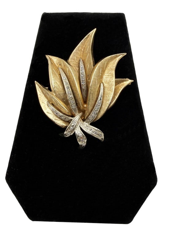 14KT YELLOW GOLD LEAF BROOCH WITH DIAMOND ACCENTS 2 1/4" LONG APPROX. 12.7 DWT (1 of 4)