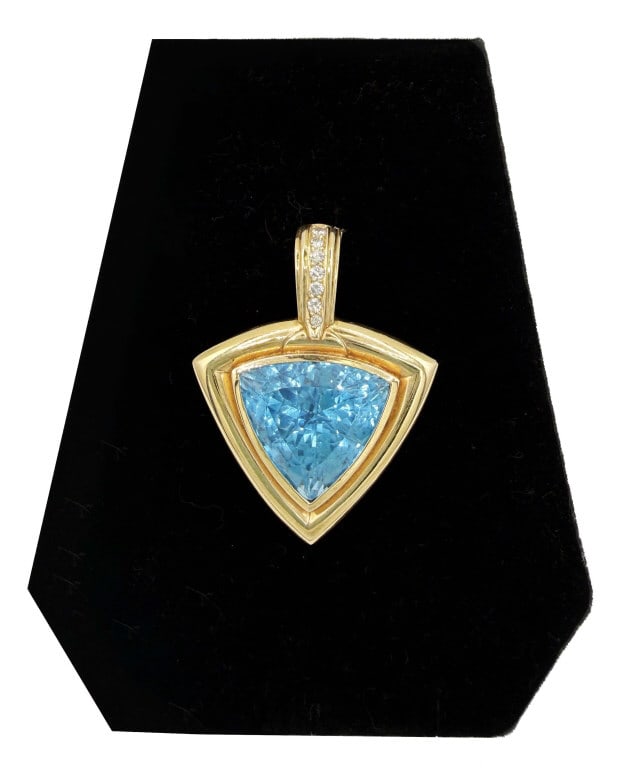 TRILLION CUT BLUE TOPAZ IN 14KT GOLD, CLIP PENDANT WITH DIAMOND ACCENTS APPROX. 10.3 DWT: TRILLION CUT BLUE TOPAZ IN 14KT GOLD, CLIP PENDANT WITH DIAMOND ACCENTS APPROX. 10.3 DWT