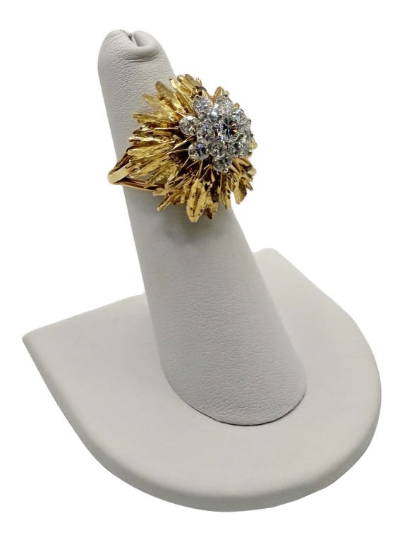 18KT YELLOW GOLD STARBURST RING W/ DIAMOND CLUSTER CENTER, TESTS 18KT , 5 3/4 RING SIZE, APPROX.: 18KT YELLOW GOLD STARBURST RING W/ DIAMOND CLUSTER CENTER, TESTS 18KT , 5 3/4 RING SIZE, APPROX. 11.4 DWT