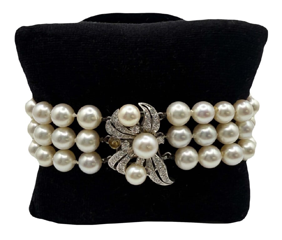 TRIPLE STRAND PEARL BRACELET W/ DIAMOND & PEARL CLASP (MISSING SMALL PEARL IN CLASP) APPROX. 7MM, 7": TRIPLE STRAND PEARL BRACELET W/ DIAMOND & PEARL CLASP (MISSING SMALL PEARL IN CLASP) APPROX. 7MM, 7" LONG
