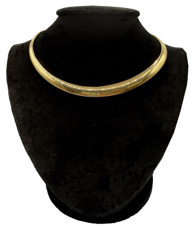 17 1/2" OMEGA CHOKER CHAIN , 18KT YELLOW GOLD MARKED 750 APPROX. 33.4 DWT: 17 1/2" OMEGA CHOKER CHAIN , 18KT YELLOW GOLD MARKED 750 APPROX. 33.4 DWT