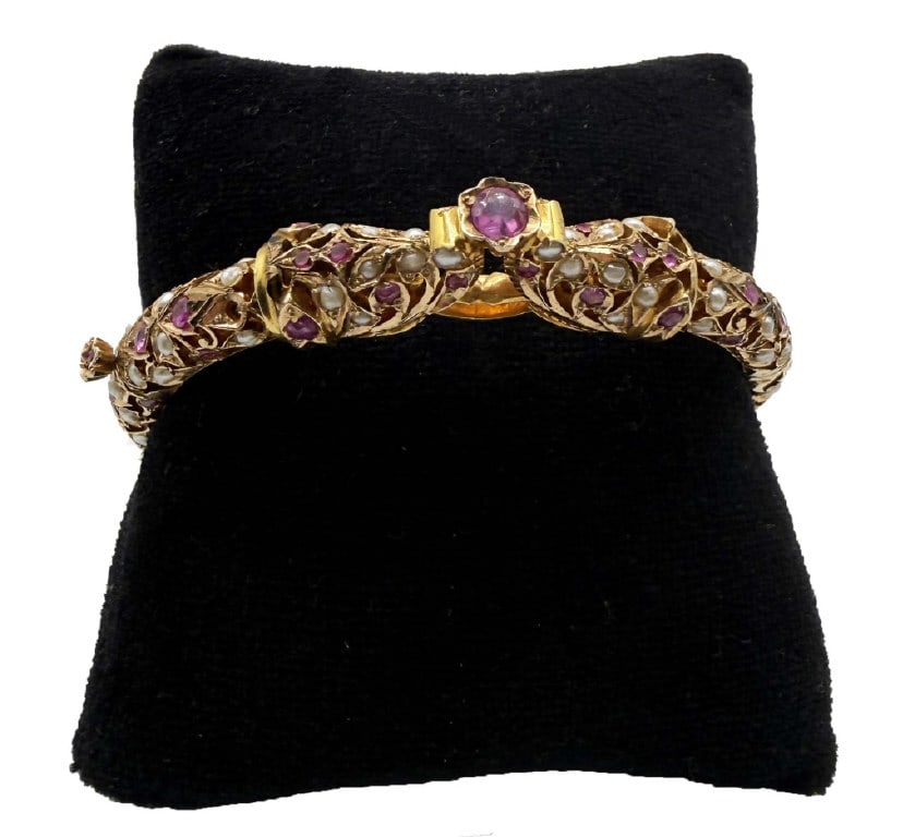 14KT VINTAGE FILIGREE BANGLE BRACELET W/ RUBIES & PEARLS 7" DIAM APPROX. 34.0 DWT: 14KT VINTAGE FILIGREE BANGLE BRACELET W/ RUBIES & PEARLS 7" DIAM APPROX. 34.0 DWT