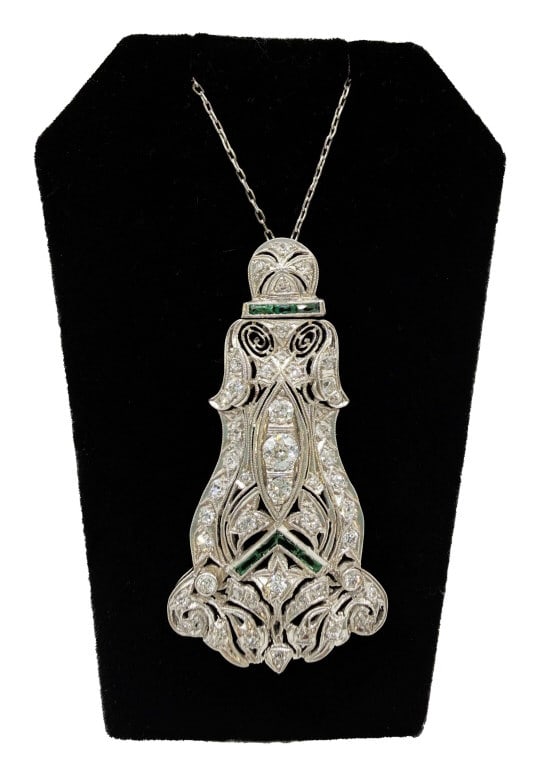 WHITE GOLD FILIGREE DIAMOND PENDANT / BROOCH CHANNEL CUT EMERALDS ON CHAIN, TESTS 18KT , 2" LONG,: WHITE GOLD FILIGREE DIAMOND PENDANT / BROOCH CHANNEL CUT EMERALDS ON CHAIN, TESTS 18KT , 2" LONG, 10.0 DWT