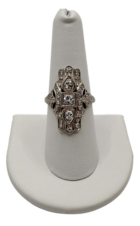 PLATINUM ART DECO DIAMOND RING W/ EMERALD ACCENTS APPROX. 1" LONG 8 1/2 RING SIZE & 3.3 DWT: PLATINUM ART DECO DIAMOND RING W/ EMERALD ACCENTS APPROX. 1" LONG 8 1/2 RING SIZE & 3.3 DWT