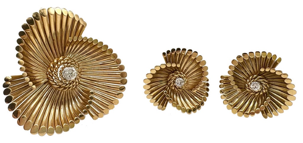 VINTAGE 18KT GOLD BROOCH & EARRING ENSEMBLE WITH DIAMOND ACCENTS 33.4 DWT (1 of 4)