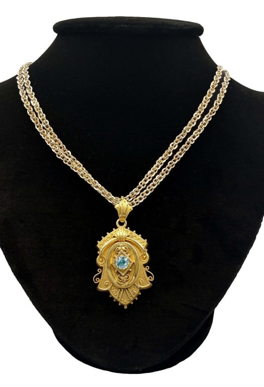 VICTORIAN GOLD LOCKET W/ BLUE STONE ON 21" 14 KT. DOUBLE CHAIN (14KT CHAIN APPROX. 21.7 DWT): VICTORIAN GOLD LOCKET W/ BLUE STONE ON 21" 14 KT. DOUBLE CHAIN (14KT CHAIN APPROX. 21.7 DWT)