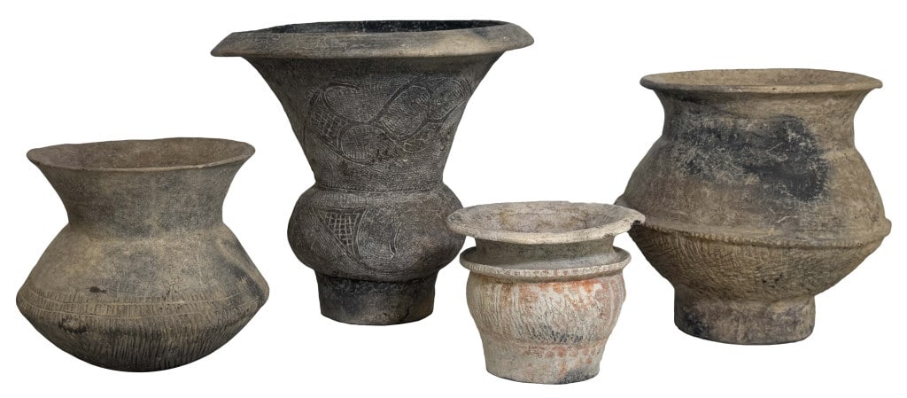 4 PREHISTORIC BAN CHIANG POTTERY VESSELS WITH INCISED DECORATION, EARLY PERIOD 3000-1000 BC LARGEST (1 of 15)